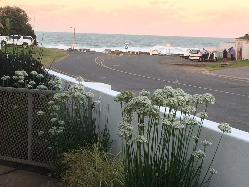 Breeze Inn Guesthouse Kidd's Beach Экстерьер фото